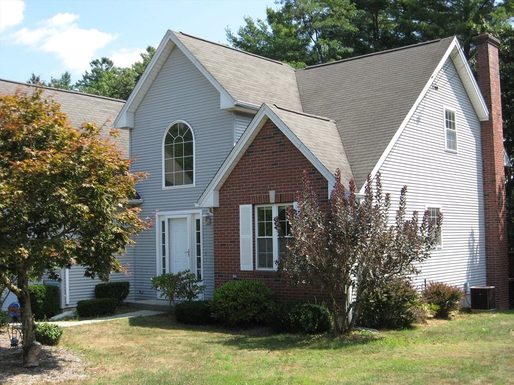 Exterior, Facade, Brick Facade, Farmhouse