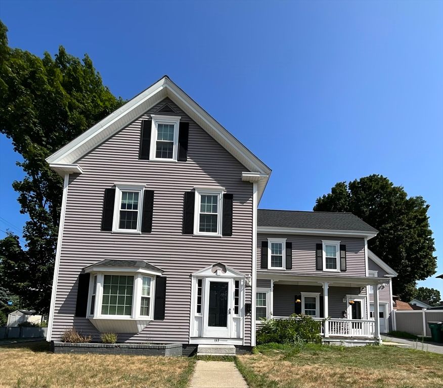 Exterior, Facade, Queen Anne Victorian
