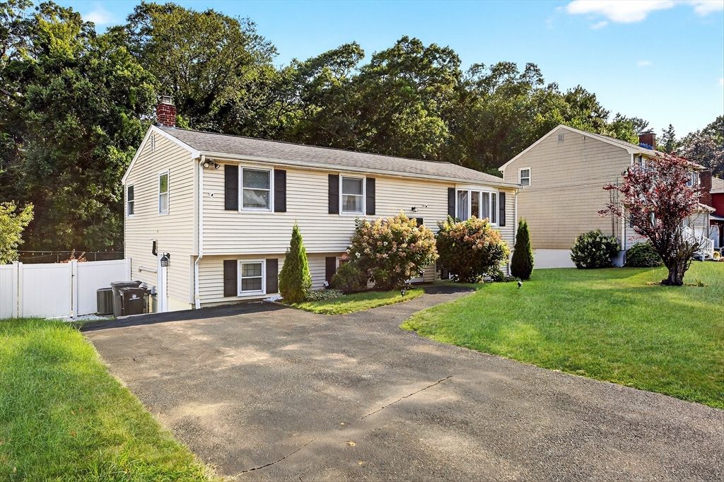 Attached, Exterior, Facade, Raised Ranch