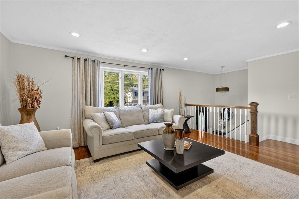 Interior, Living room, Pendant Lights, Recessed Lighting, Wood Texture Flooring