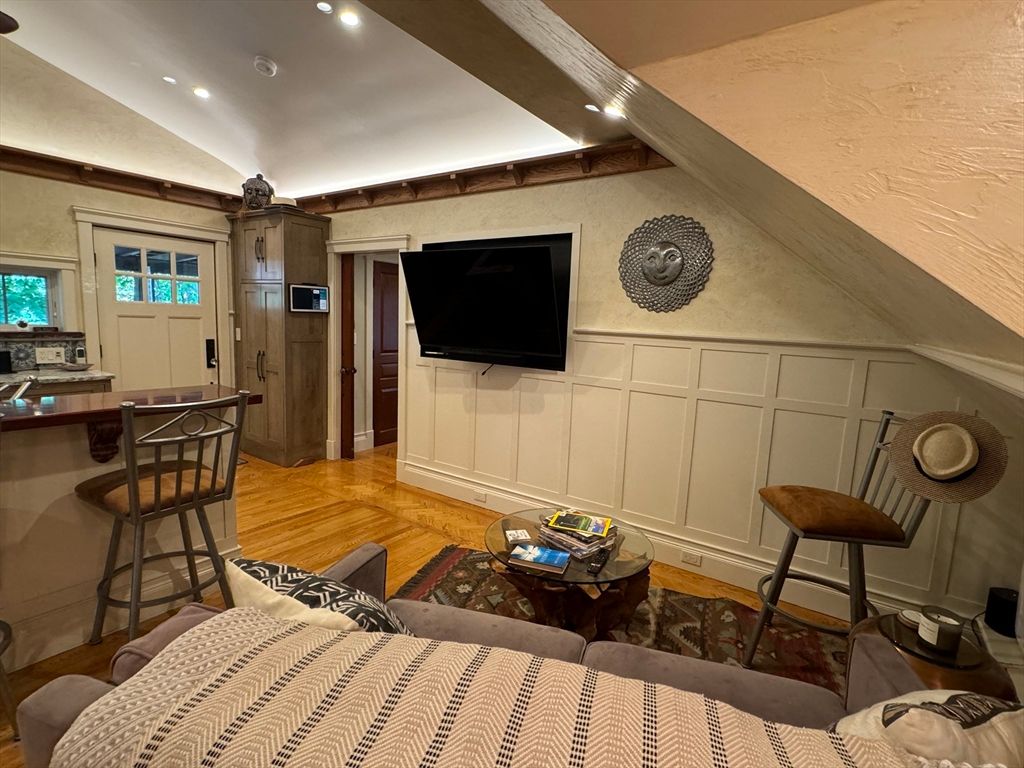 Interior, Recessed Lighting, Wood Texture Flooring