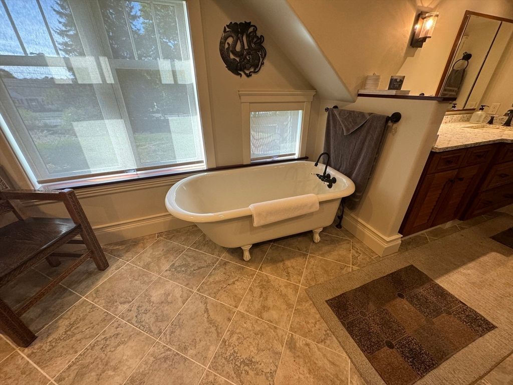 Bathroom, Free Standing Baths, Interior