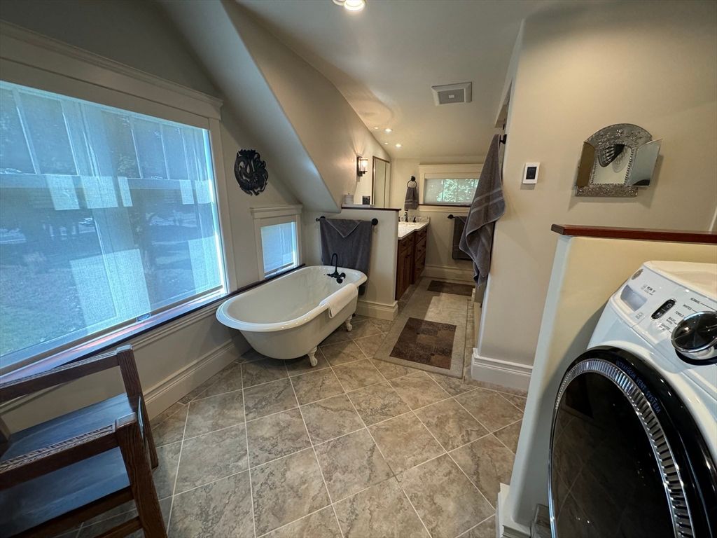 Bathroom, Interior, Recessed Lighting, Washer