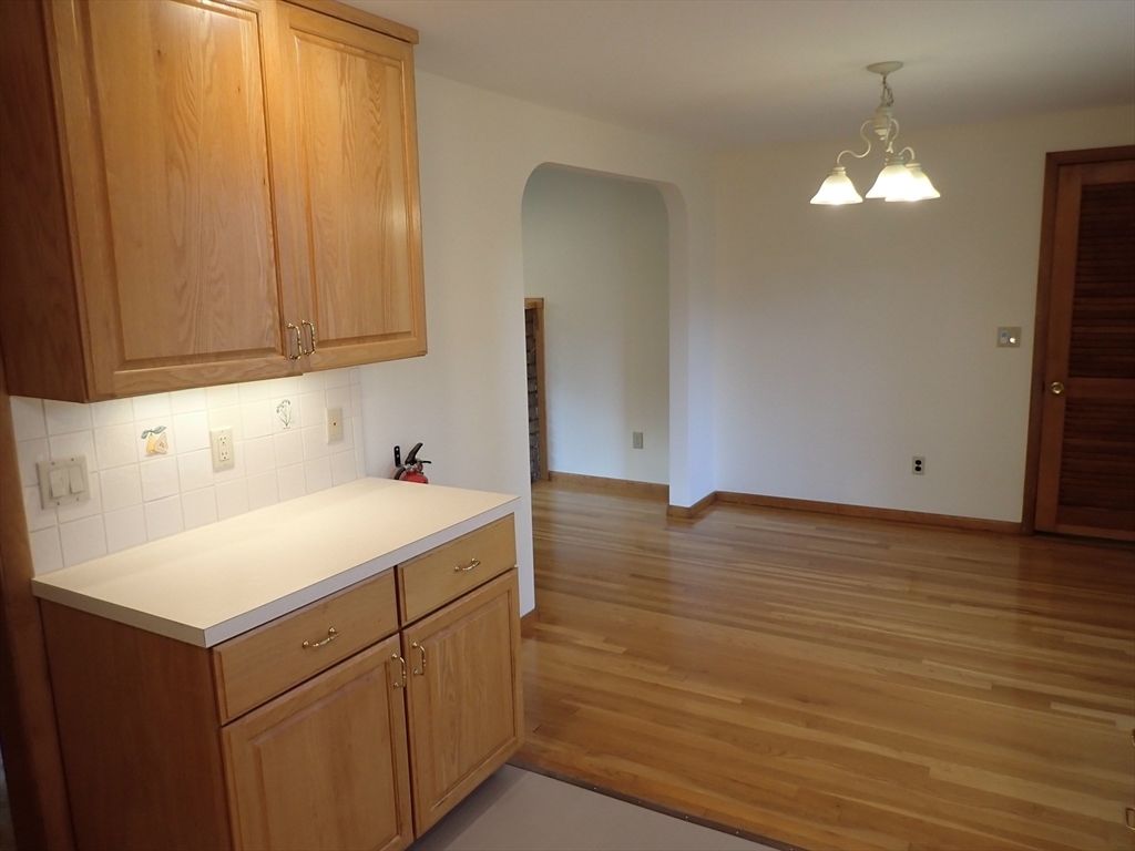 Chandelier, Interior, Kitchen, Wood Texture Flooring