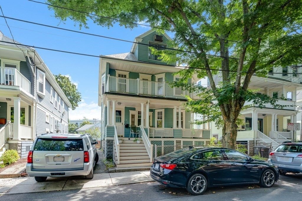 Exterior, Facade, American Foursquare