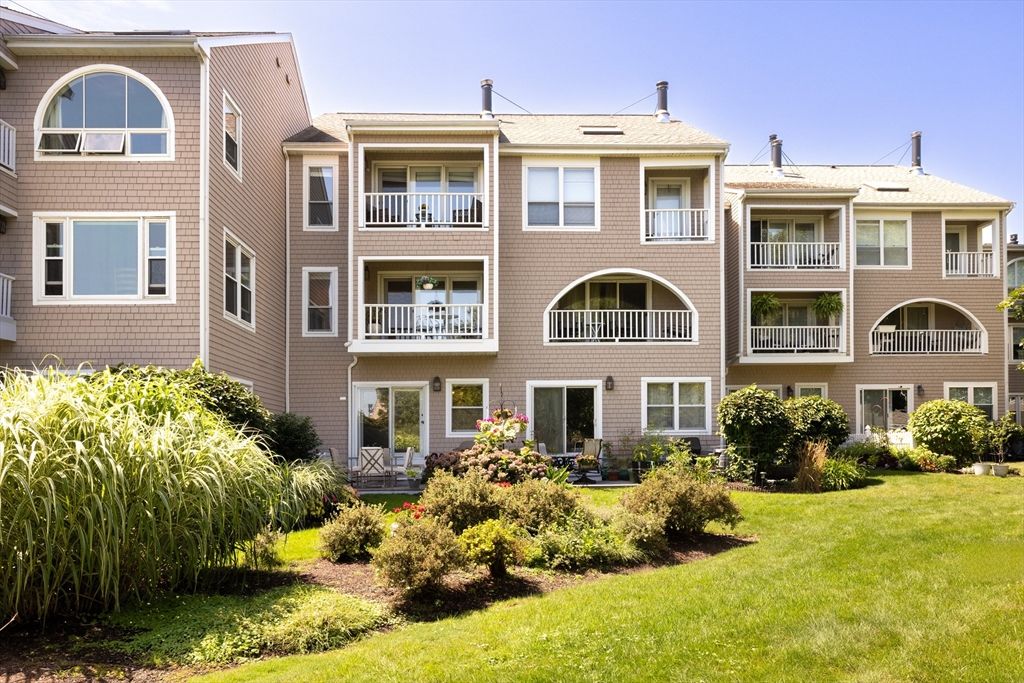 Backyard, Exterior, Facade, Brick Facade, Rowhouse