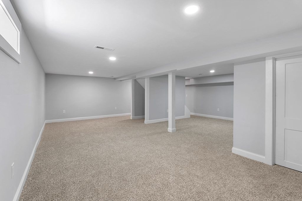 Empty room, Interior, Recessed Lighting