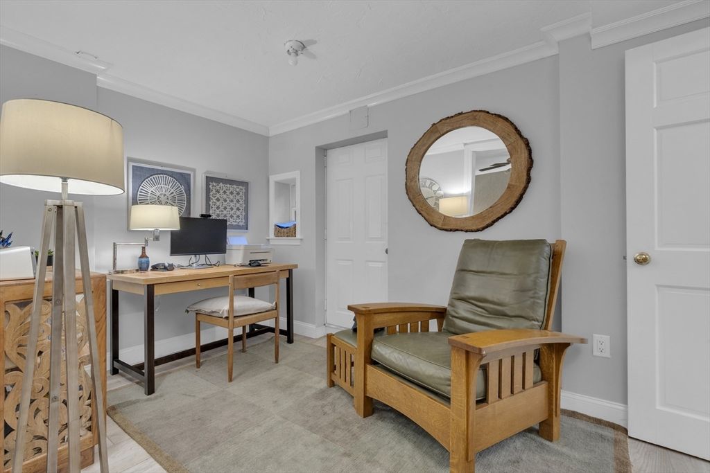 Home Office, Interior