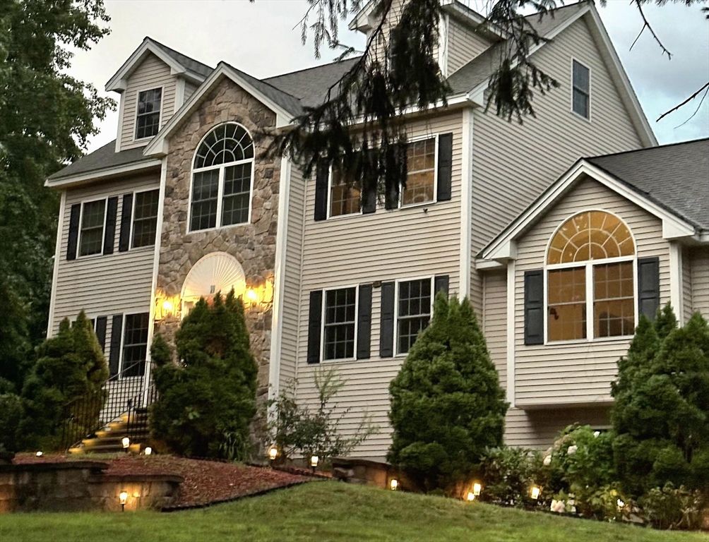 Exterior, Facade, Rowhouse