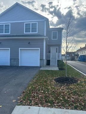 Attached, Exterior, Facade, Rowhouse