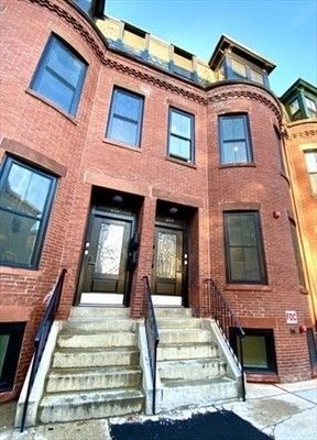 Exterior, Facade, Brick Facade, Rowhouse