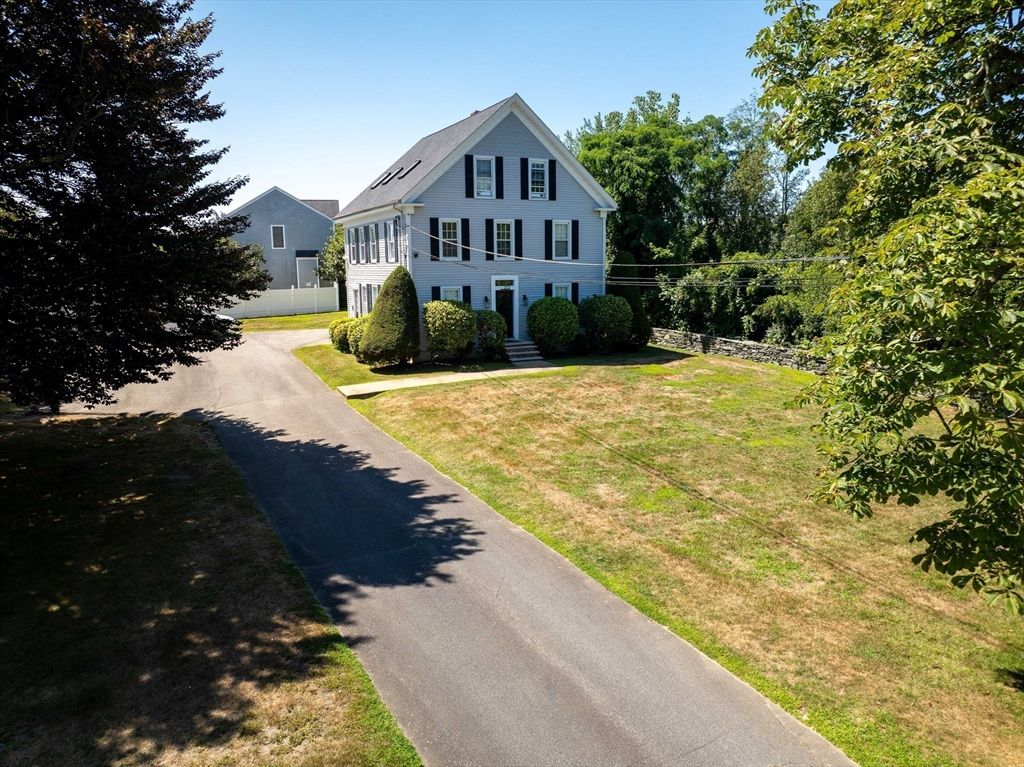Exterior, Facade, Farmhouse