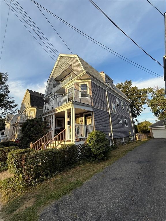 Exterior, Facade, Queen Anne Victorian