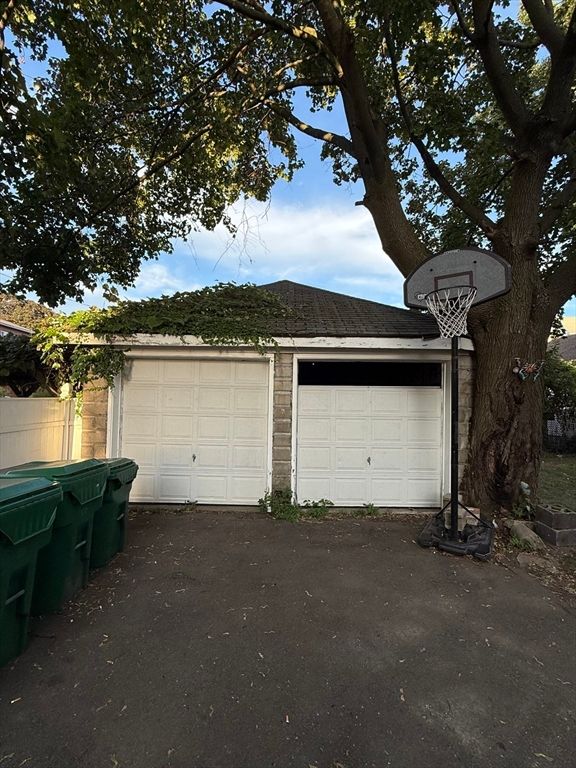 Detached Garage, Exterior