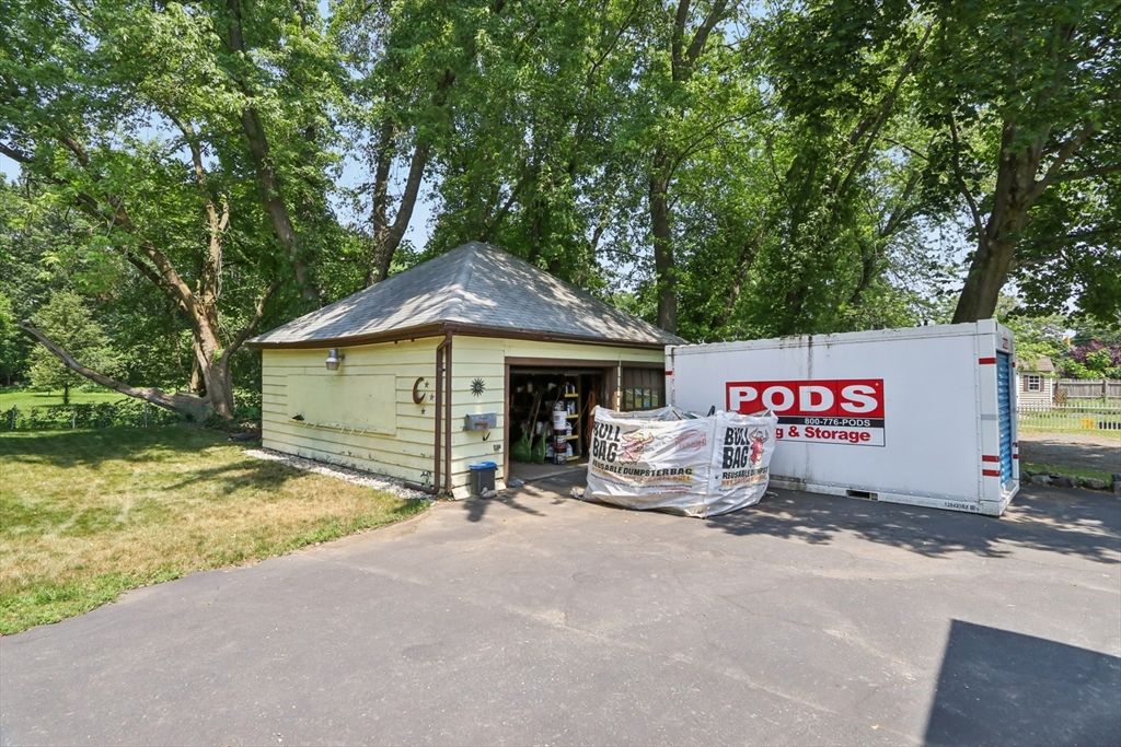 Detached Garage, Exterior
