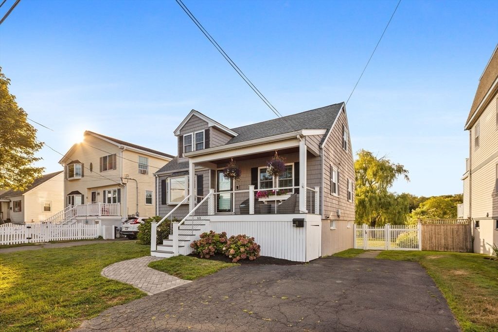 Exterior, Facade, Queen Anne Victorian
