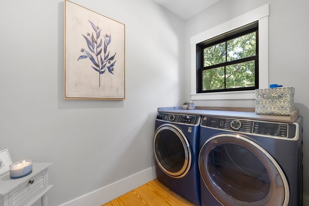 Interior, Washer, Wood Texture Flooring