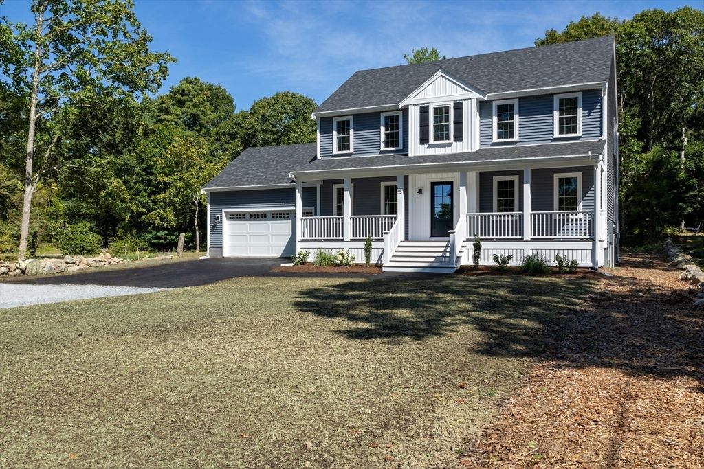 Attached, Exterior, Facade, Farmhouse