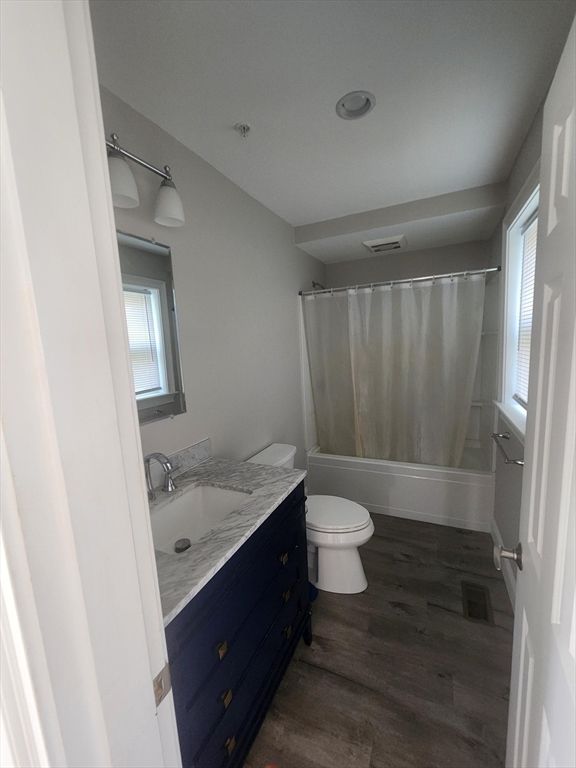 Bathroom, Interior, Recessed Lighting, Wood Texture Flooring