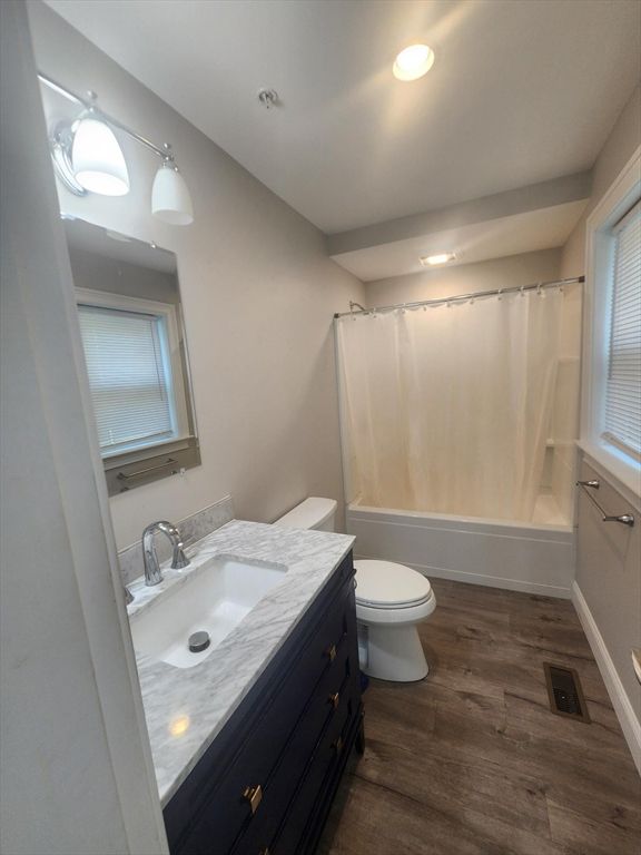 Bathroom, Interior, Recessed Lighting, Wood Texture Flooring