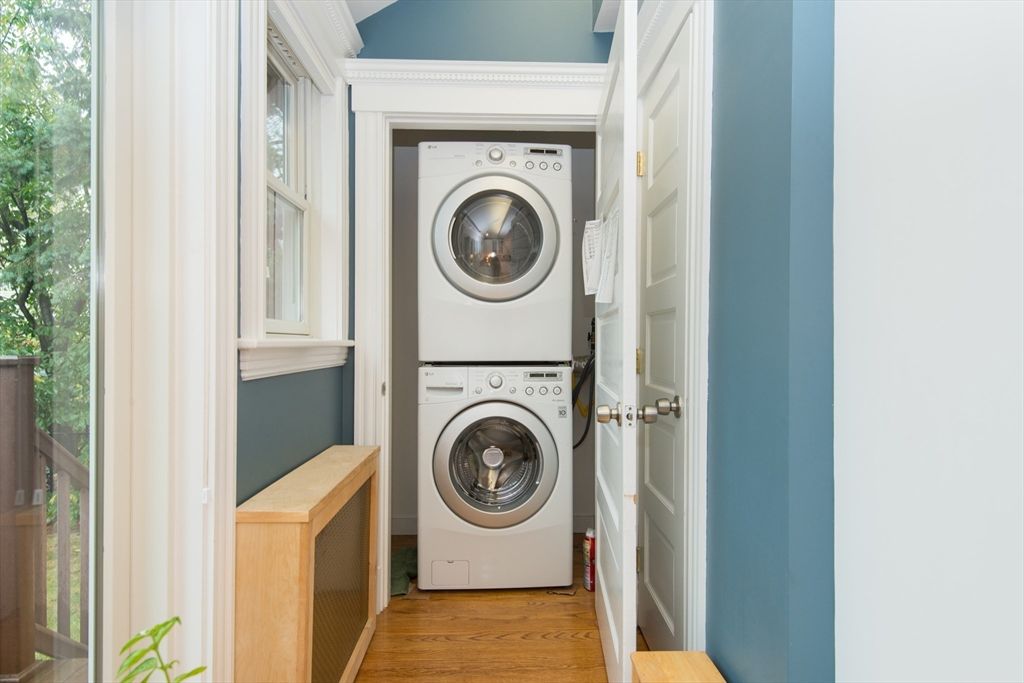 Interior, Utility Closets, Washer, Wood Texture Flooring