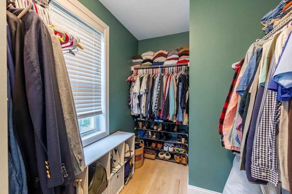 Interior, Walk-in Closets, Wood Texture Flooring