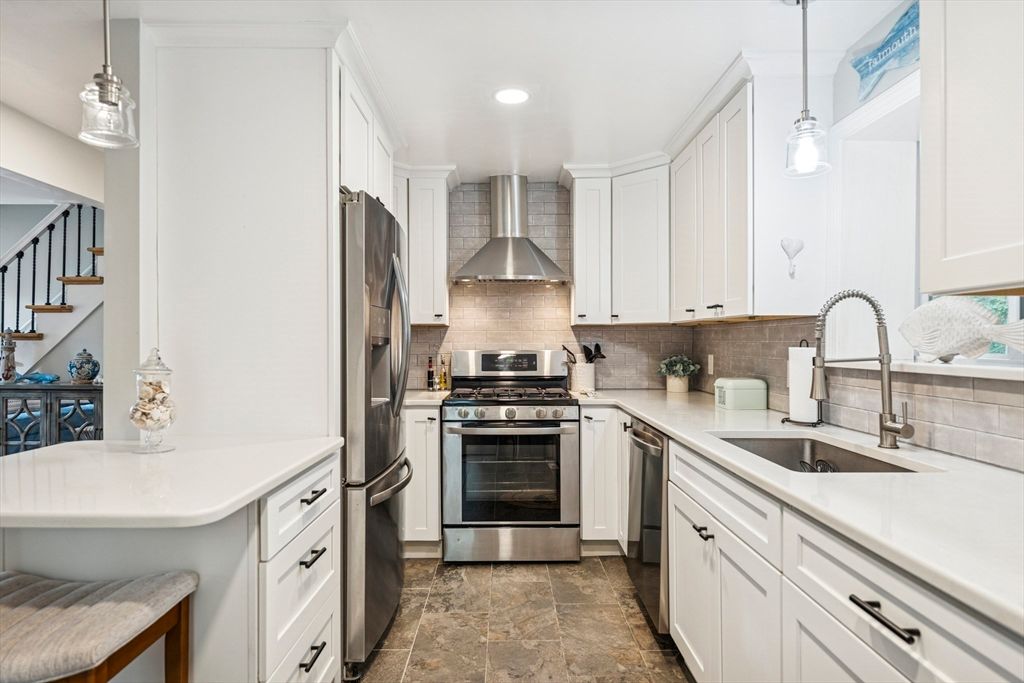 Interior, Kitchen, Pendant Lights, Recessed Lighting, Stainless Steel Appliances