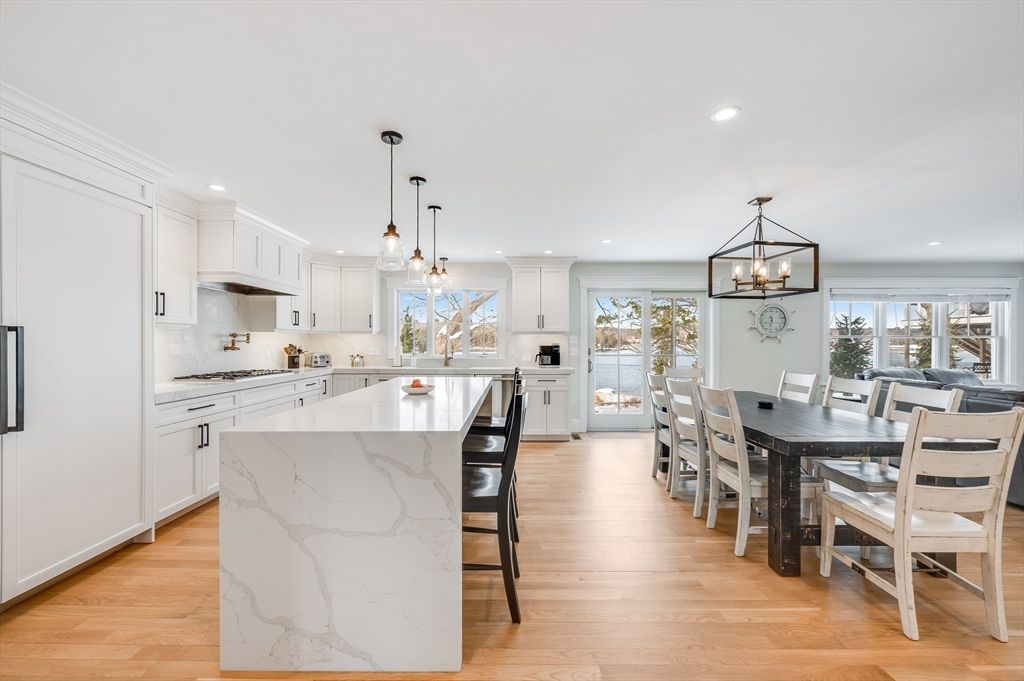 Dining room, Interior, Kitchen, Pendant Lights, Recessed Lighting, Wood Texture Flooring