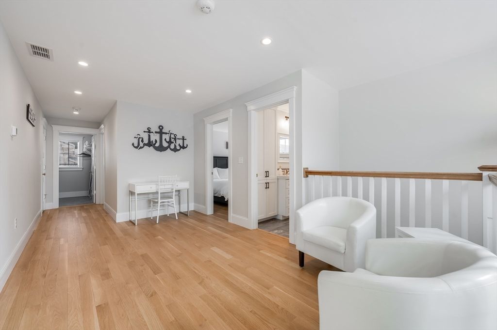 Interior, Recessed Lighting, Wood Texture Flooring