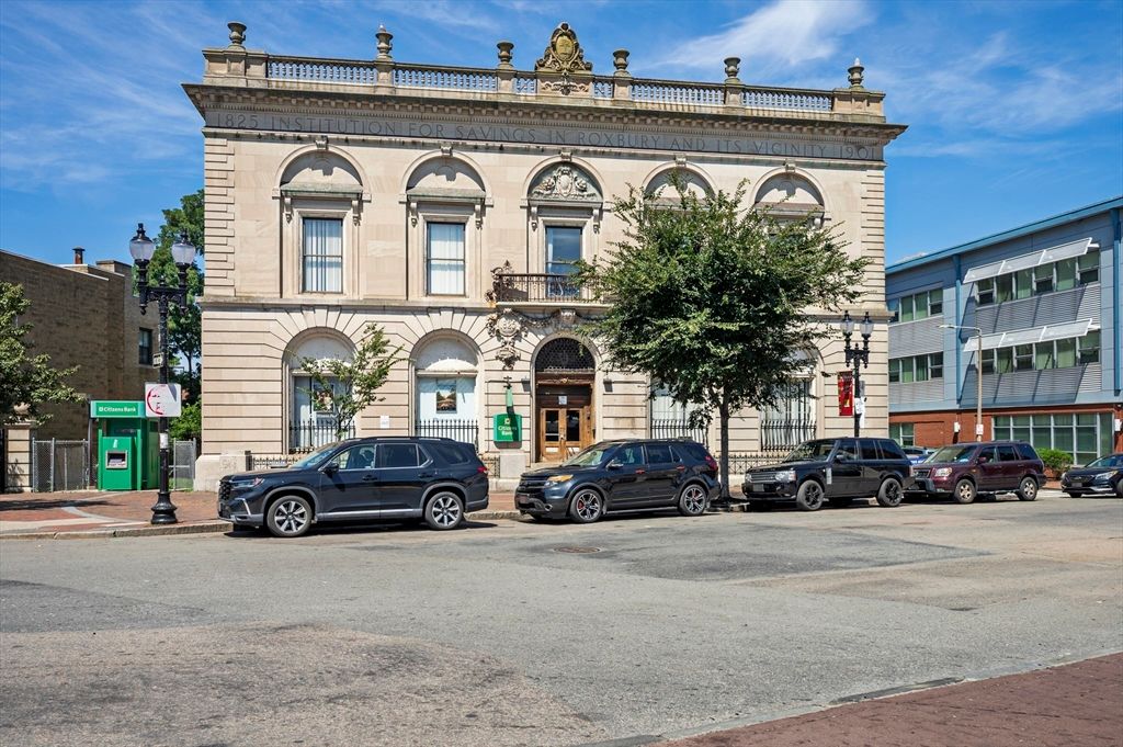Exterior, Facade, Rowhouse