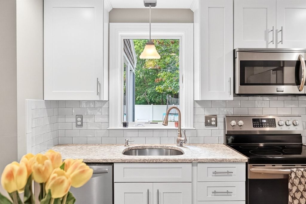 Interior, Kitchen, Pendant Lights, Stainless Steel Appliances
