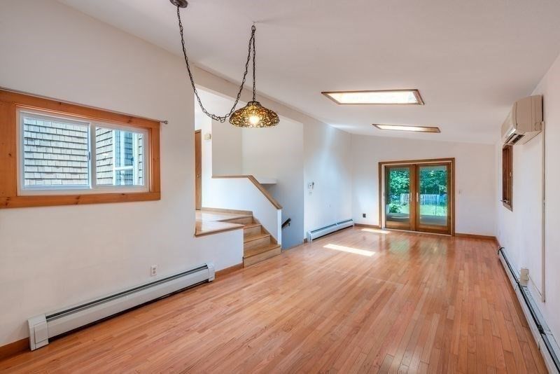 Empty room, Interior, Pendant Lights, Wood Texture Flooring