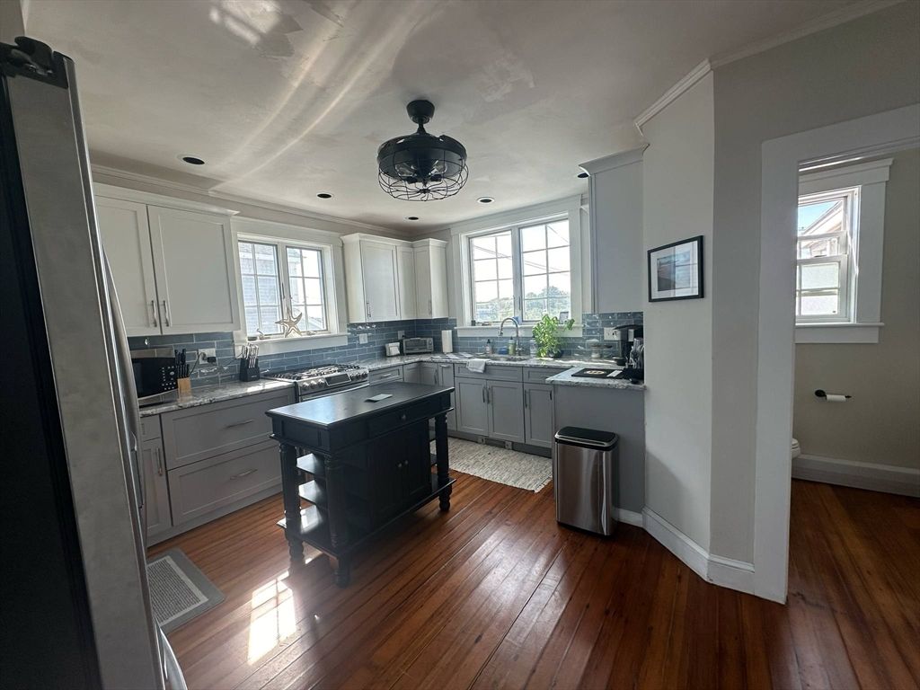Interior, Kitchen, Recessed Lighting, Wood Texture Flooring