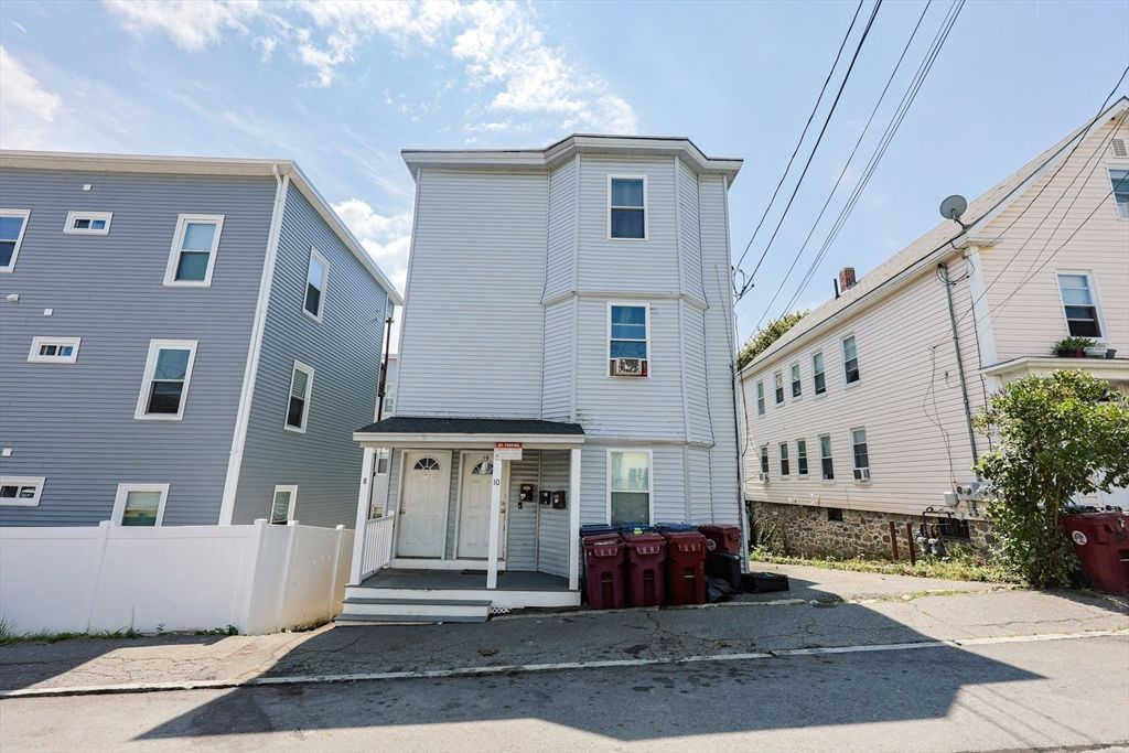 Exterior, Facade, Rowhouse
