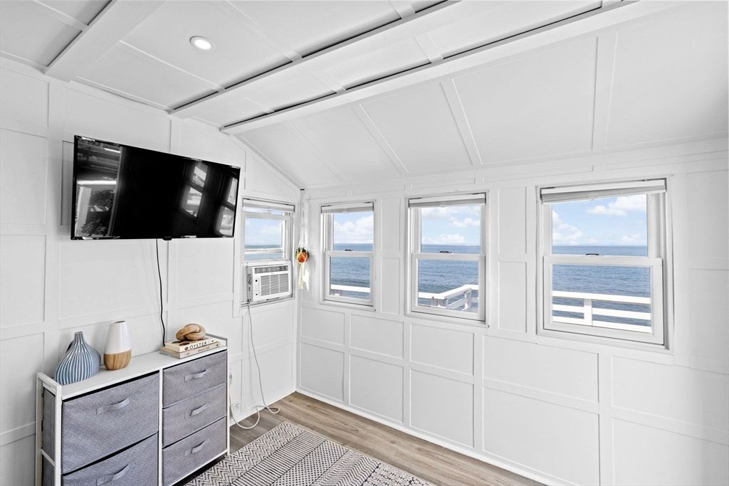 Interior, Recessed Lighting, Water, Wood Texture Flooring