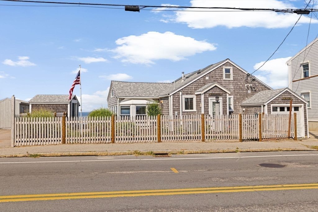 Exterior, Facade, Cape Cod