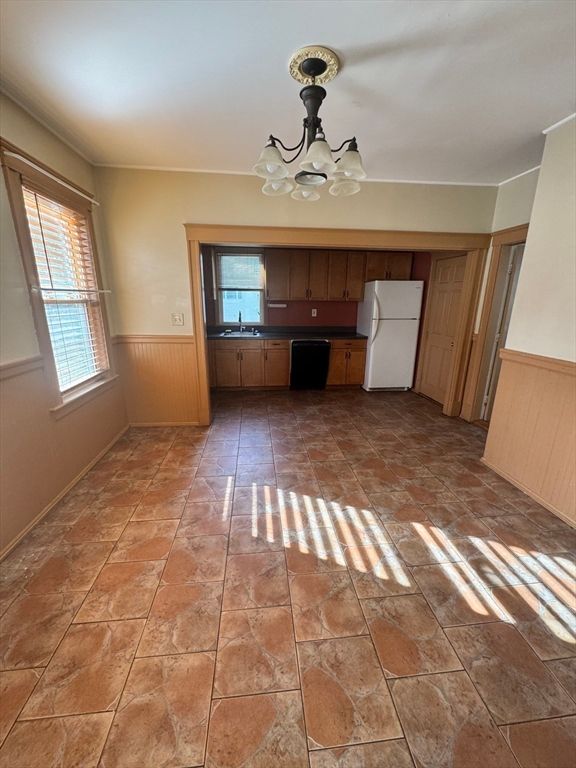 Chandelier, Interior, Kitchen