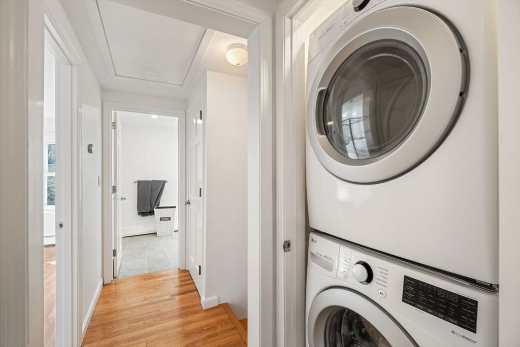 Interior, Utility Closets, Washer, Wood Texture Flooring