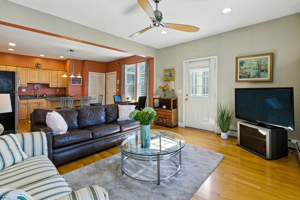 Interior, Kitchen, Living room, Pendant Lights, Recessed Lighting, Wood Texture Flooring