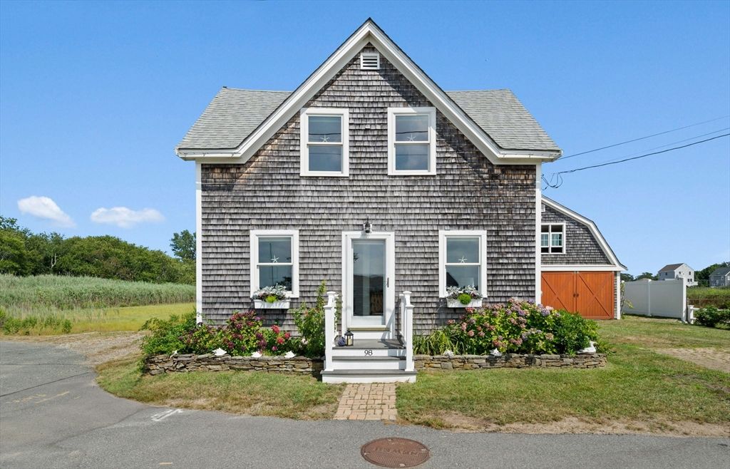 Exterior, Facade, Brick Traditional