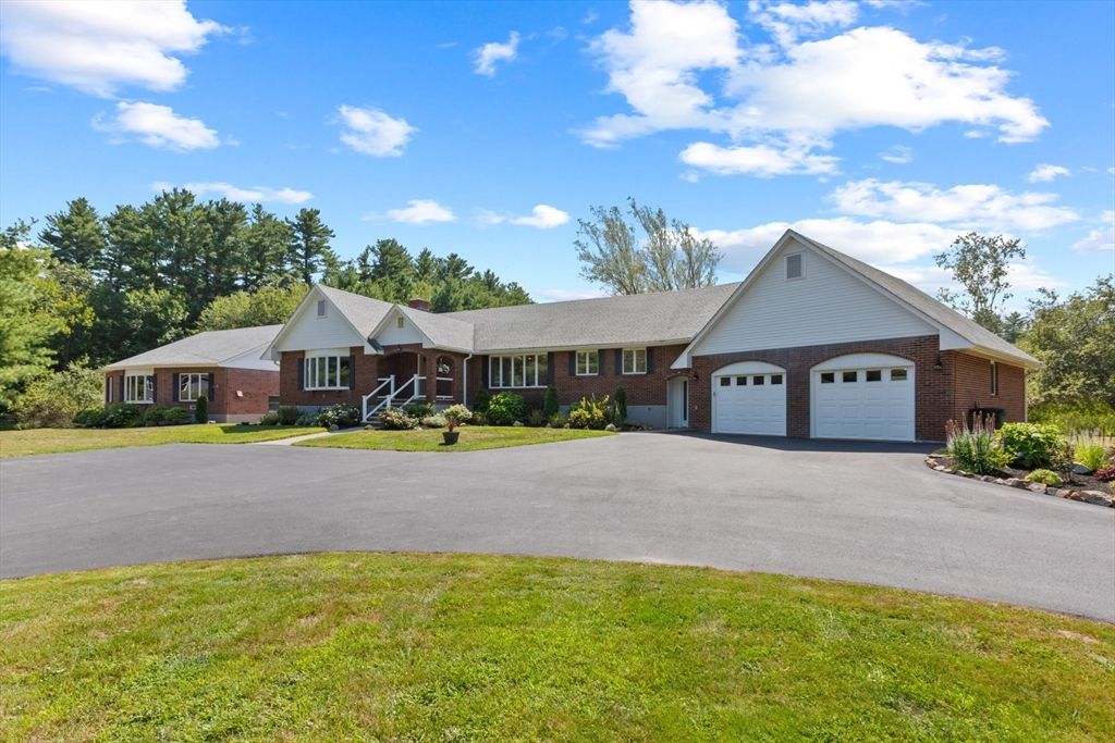 Attached, Exterior, Facade, Brick Facade, Ranch