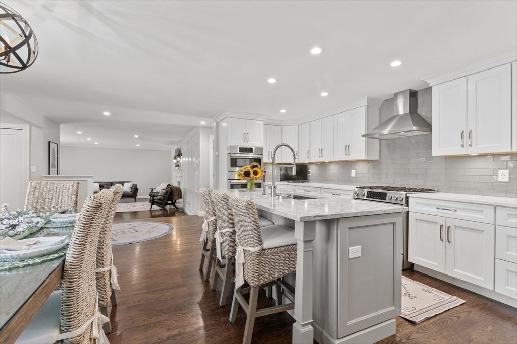 Dining room, Interior, Kitchen, Recessed Lighting, Stainless Steel Appliances, Wood Texture Flooring