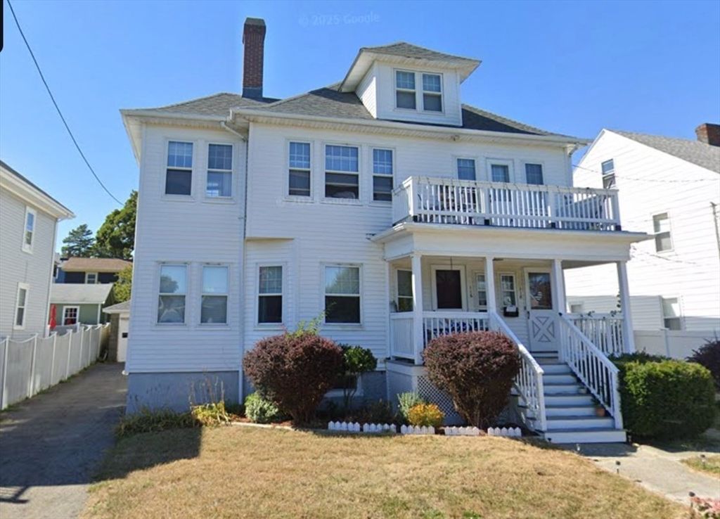 Exterior, Facade, American Foursquare