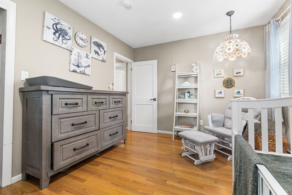 Interior, Pendant Lights, Recessed Lighting, Wood Texture Flooring