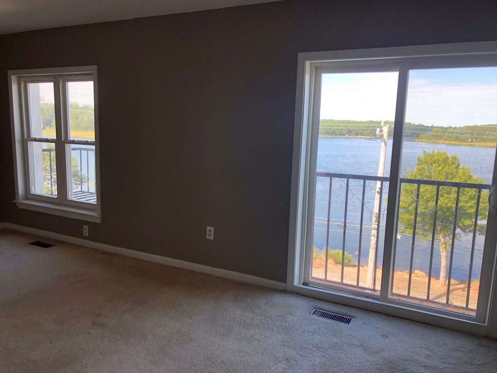 Empty room, Interior, Water