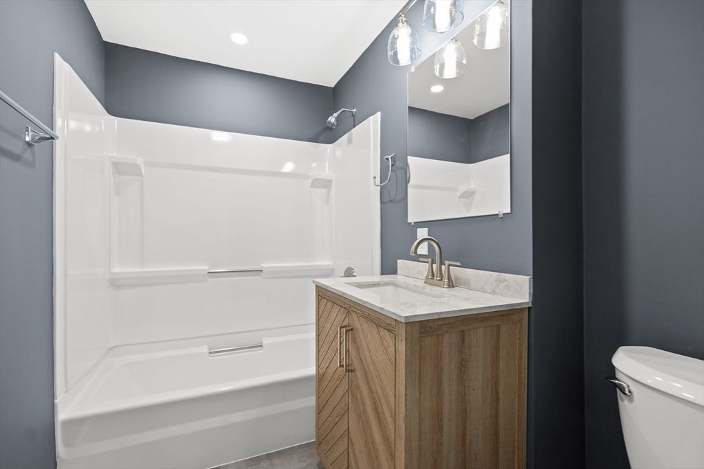 Bathroom, Interior, Recessed Lighting