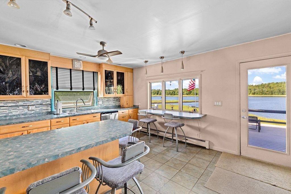 Dining room, Interior, Kitchen, Water
