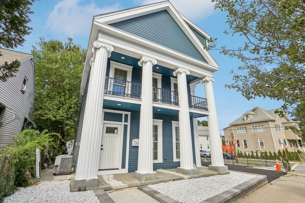 Exterior, Facade, Queen Anne Victorian