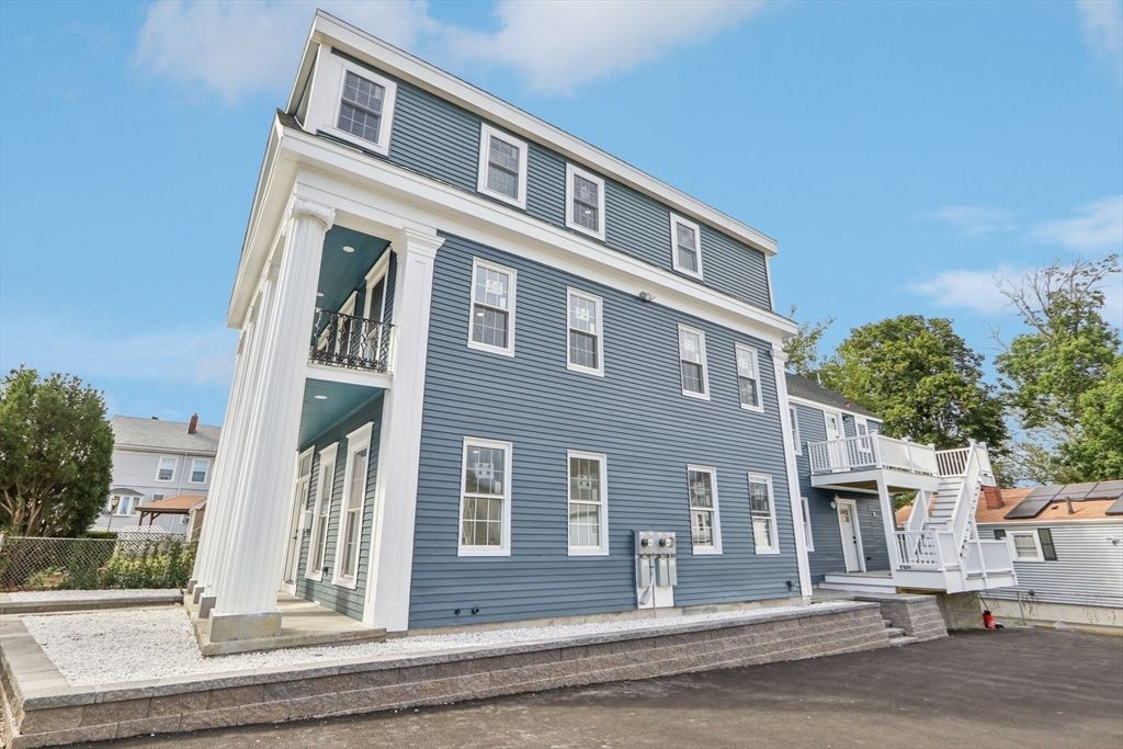 Exterior, Facade, Georgian