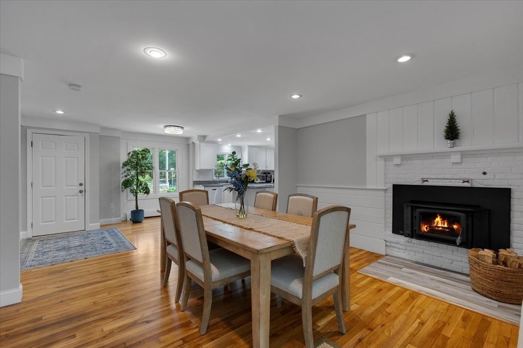 Dining room, Fireplace, Interior, Recessed Lighting, Wood Texture Flooring